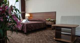 Гостиница Гранат Адлер Двухместный номер с 1 кроватью или 2 отдельными кроватями-1