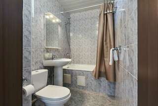 Гостиница Гранат Адлер Двухместный номер с 1 кроватью или 2 отдельными кроватями-11