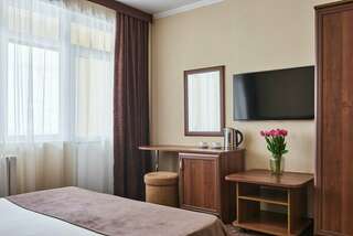 Гостиница Гранат Адлер Трехместный номер с видом на море-2