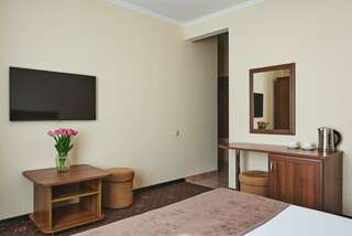 Гостиница Гранат Адлер Двухместный номер с 1 кроватью или 2 отдельными кроватями-3