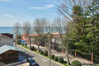 Гостиница Гранат Адлер Трехместный номер с видом на море-8